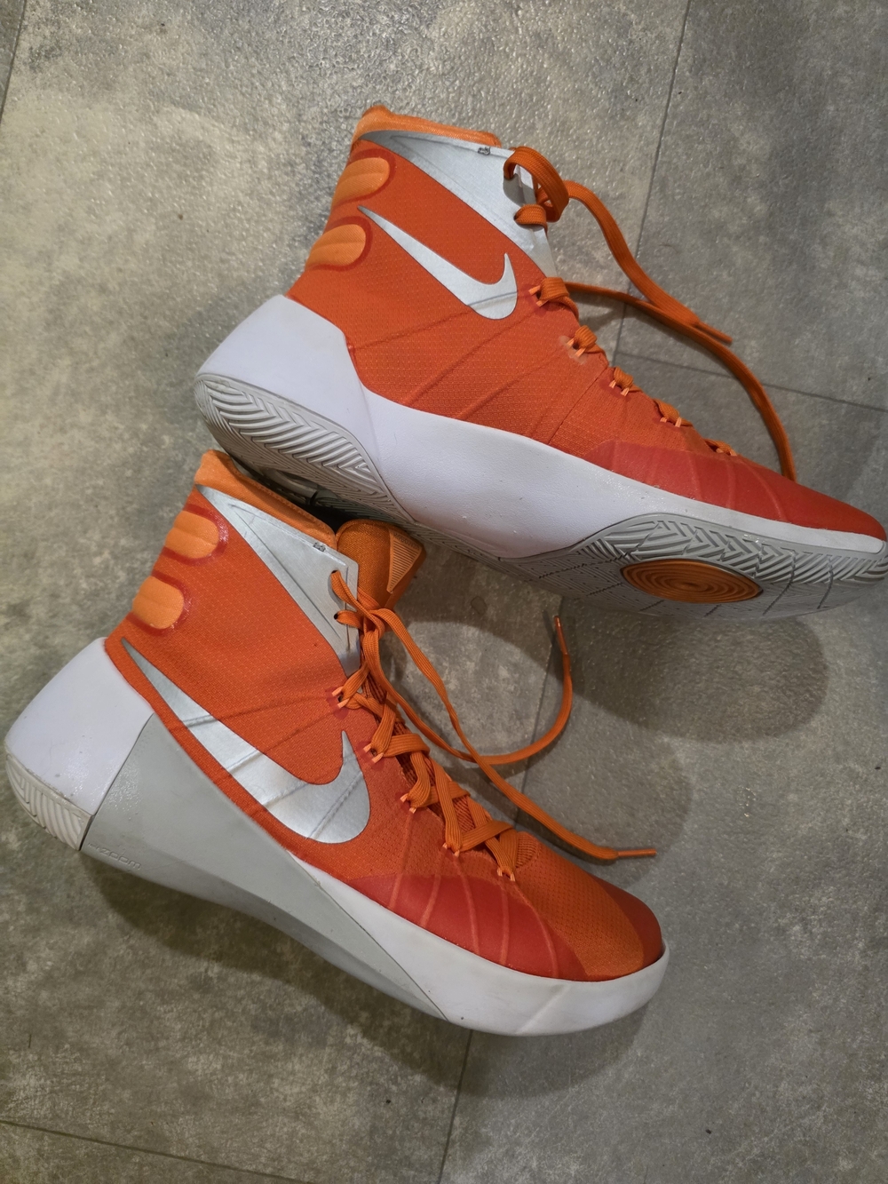 Nike Men’s Zoom 2015 Hyperdunk High Top Sneakers Blaze Orange 10.5